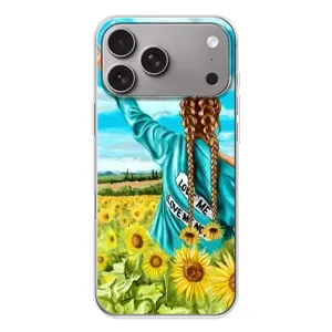 Чехол Стильные девушки на Apple iPhone 18 Pro Max (Девушка на поле)