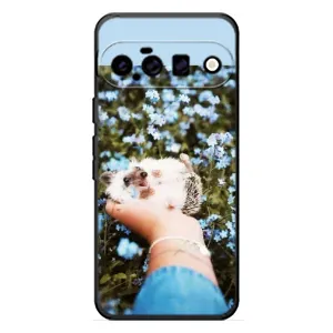 Чехлы с изображением разных животных для Google Pixel 11 (Ежик на руках)