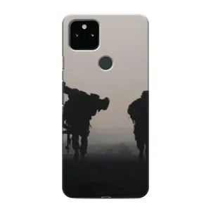 Чехлы на военную тематику для Google Pixel 5 (Бой солдат)