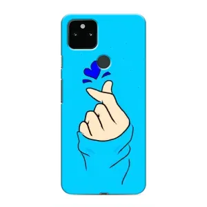 Чехлы (Знак сердечка) на Google Pixel 5 (Сердце на синем)