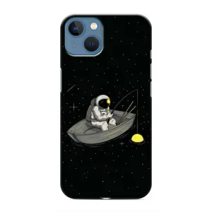 Силиконовый Чехол с принтом "Космонавты" на iPhone 13 Mini (Космонавт на рыбалке)