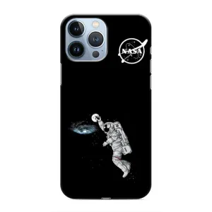 Силиконовый бампер с принтом "Наса" на iPhone 13 Pro Max (Космонавт баскетболист)