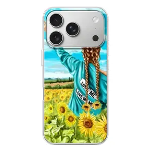 Чохол Стильні дівчата на iPhone 17 Pro (Дівчина на полі)