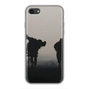 Чехлы на военную тематику для iPhone 7 (Бой солдат)