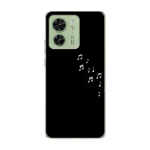 Чехол с картинками на черном фоне для Motorola Edge 40 (Ноты)