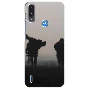 Чехлы на военную тематику для Motorola E7 Power (Бой солдат)