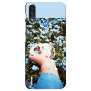 Чехлы с изображением разных животных для Motorola E7 Power (Ежик на руках)