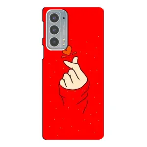 Чехлы (Знак сердечка) на Motorola Edge 20 (Сердце на красном)