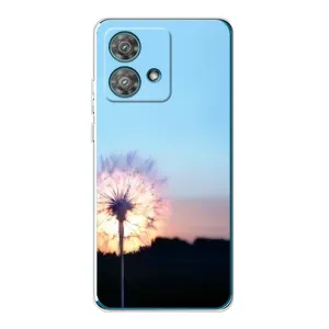 Силиконовый Чехол с одуванчиками на Motorola Edge 40 Neo (Закат с одуванчиком)