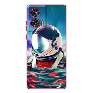 Силиконовый Чехол с принтом "Космонавты" на Motorola Edge 50 Fusion (Космонавт в воде)