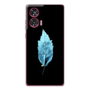 Чехол с картинками на черном фоне для Motorola Edge 50 Fusion (Листочек)