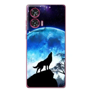 Чехол с Волком на Motorola Edge 50 Fusion (Воет на луну)