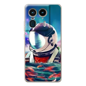 Силиконовый Чехол с принтом "Космонавты" на Motorola Edge 50 Ultra (Космонавт в воде)