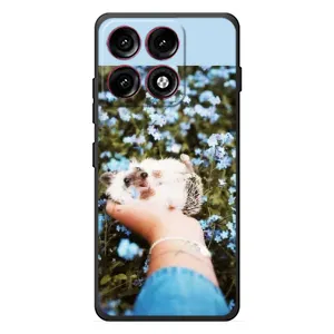 Чохли з зображенням різних тварин на Motorola Edge 70 Pro (Їжачок в руці)