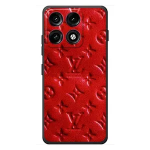 Текстурный Чехол Louis Vuitton для Моторола Эдж 70 Про (Красный ЛВ)
