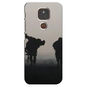 Чехлы на военную тематику для Motorola MOTO E7 Plus (Бой солдат)