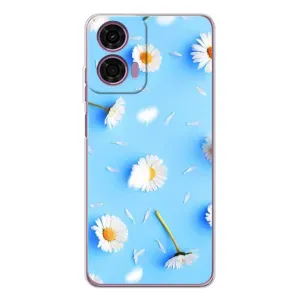 Чехол с Цветами для Motorola MOTO G04 (ромашки на голубом)