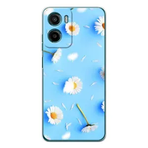Чехол с Цветами для Motorola Moto G05 (ромашки на голубом)