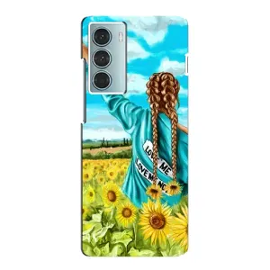 Чехол Стильные девушки на Motorola MOTO G200 (Девушка на поле)