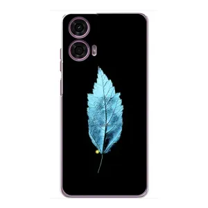 Чехол с картинками на черном фоне для Motorola MOTO G24 Power (Листочек)