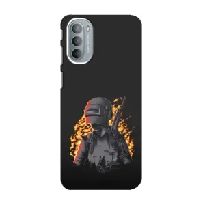 Силиконовый чехол с картинкой "Герой Pubg" на Motorola MOTO G31 (В огне)