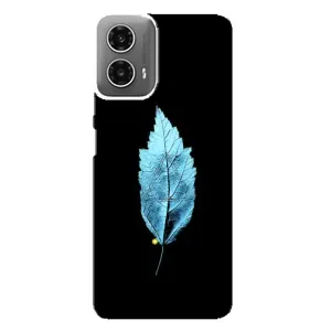 Чехол с картинками на черном фоне для Motorola MOTO G34 (Листочек)
