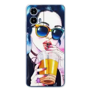 Чехол с картинкой Модные Девчонки Motorola Moto G35 (Девушка с коктейлем)
