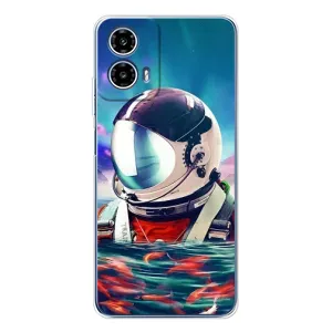 Силиконовый Чехол с принтом "Космонавты" на Motorola Moto G35 (Космонавт в воде)