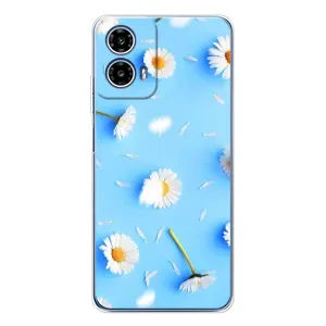 Чехол с Цветами для Motorola Moto G35 (ромашки на голубом)