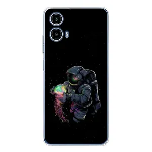 Силиконовый Чехол с принтом "Космонавты" на Motorola Moto G35 (В руках земля)