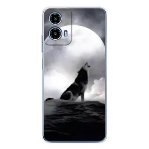 Чехол с Волком на Motorola Moto G35 (Волк и луна)