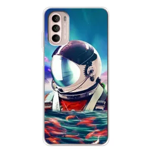 Силиконовый Чехол с принтом "Космонавты" на Motorola MOTO G52 (Космонавт в воде)