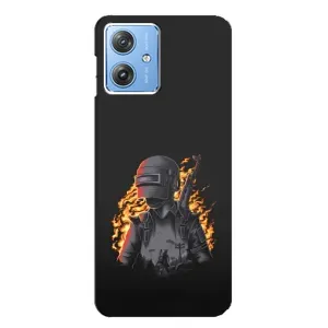Силиконовый чехол с картинкой "Герой Pubg" на Motorola MOTO G54 / G54 Power (В огне)