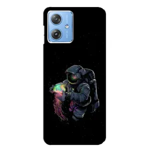 Силіконовый Чохол з принтом "Космонавти" на Motorola MOTO G54 / G54 Power (В руках земля)