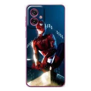 Чехол Супергерой Человека Паука на Motorola Moto G55 (Паук на доме)