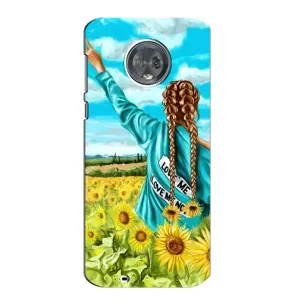 Чехол Стильные девушки на Motorola MOTO G6 (Девушка на поле)