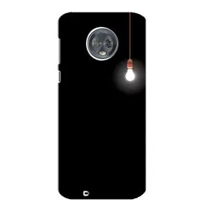 Чехол с картинками на черном фоне для Motorola MOTO G6 (Лампочка)