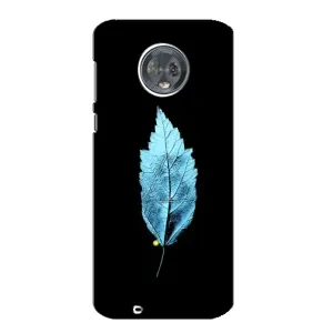 Чехол с картинками на черном фоне для Motorola MOTO G6 (Листочек)