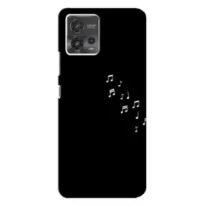 Чехол с картинками на черном фоне для Motorola MOTO G72 (Ноты)