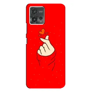 Чехлы (Знак сердечка) на Motorola MOTO G72 (Сердце на красном)