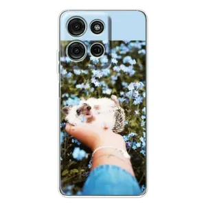 Чехлы с изображением разных животных для Motorola Moto G75 (Ежик на руках)