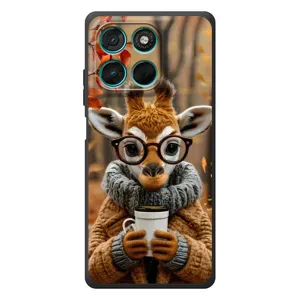 Печатный чехол «Зверята с кофе» для Motorola Moto G77 (Жираф с кофе)