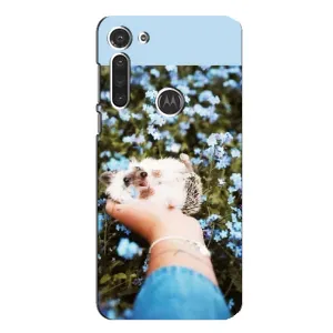 Чехлы с изображением разных животных для Motorola MOTO G8 (Ежик на руках)