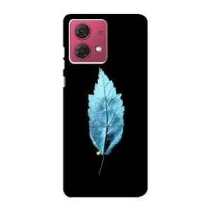 Чехол с картинками на черном фоне для Motorola MOTO G84 (Листочек)