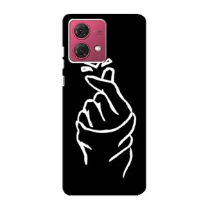 Чехлы (Знак сердечка) на Motorola MOTO G84 (Сердце на черном)
