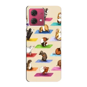 Чехол с Прикольным принтом на Motorola MOTO G84 (Ёга свинок)