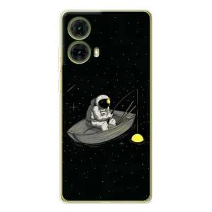 Силиконовый Чехол с принтом "Космонавты" на Motorola MOTO G85 (Космонавт на рыбалке)