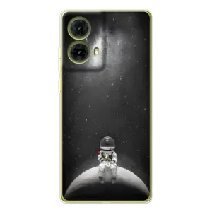 Силиконовый Чехол с принтом "Космонавты" на Motorola MOTO G85 (Космонавт романтик)