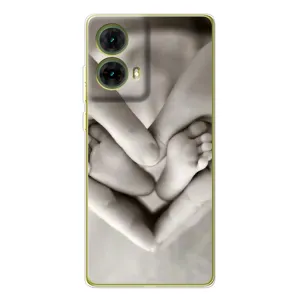Чехлы для МАМЫ на Motorola MOTO G85 (Любящие руки)