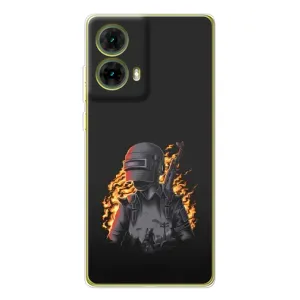 Силиконовый чехол с картинкой "Герой Pubg" на Motorola MOTO G85 (В огне)